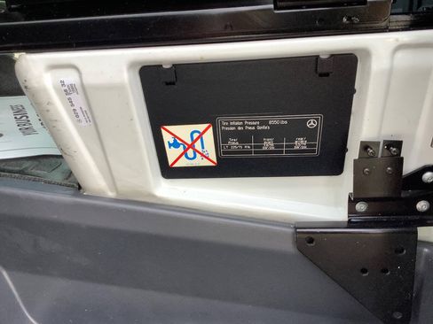 Used 2003 Dodge Sprinter 2500 RWD image 28