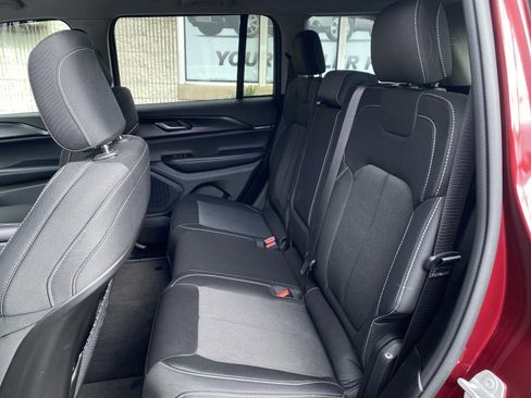 Used 2023 Jeep Grand Cherokee Laredo image 58