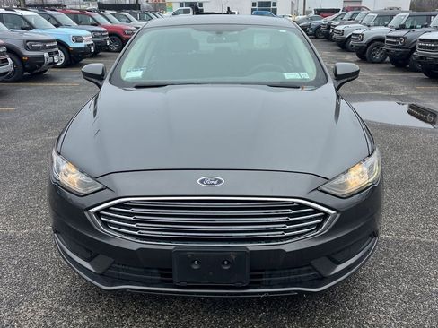 Used 2018 Ford Fusion SE w/ Fusion SE Technology Package image 2
