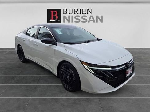 New 2026 Nissan Sentra SR w/ SR Premium Package FWD image 3