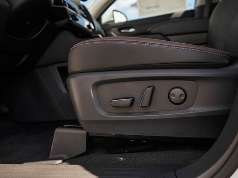 New 2025 Nissan Pathfinder Platinum image 19