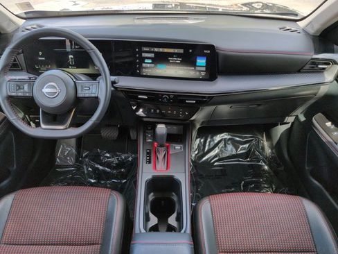 Certified 2025 Nissan Kicks SR w/ SR Premium Package FWD image 15