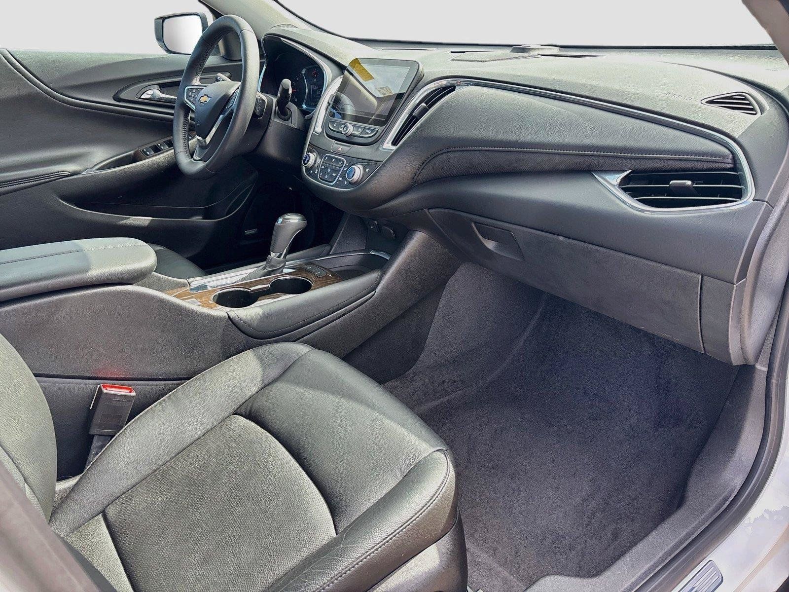 Used 2018 Chevrolet Malibu Premier w/ Driver Confidence Package FWD image 29