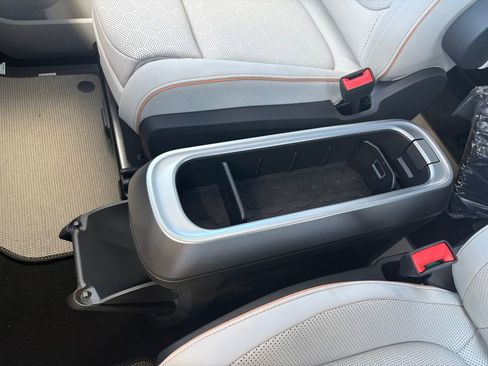 New 2025 Volkswagen ID. Buzz 1st Edition image 26