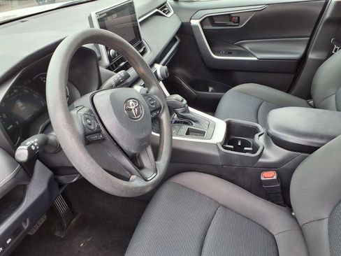 Used 2023 Toyota RAV4 LE FWD image 17