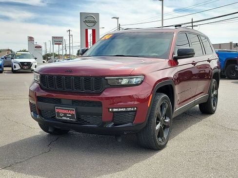 Used 2024 Jeep Grand Cherokee L Limited w/ Black Appearance Package AWD/4WD image 4