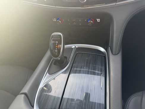 Used 2020 Buick Enclave Essence w/ Sound and Sites Package image 15