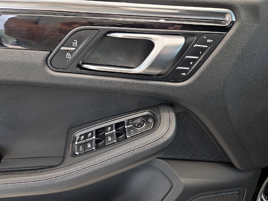 Used 2025 Porsche Macan Turbo AWD/4WD image 16