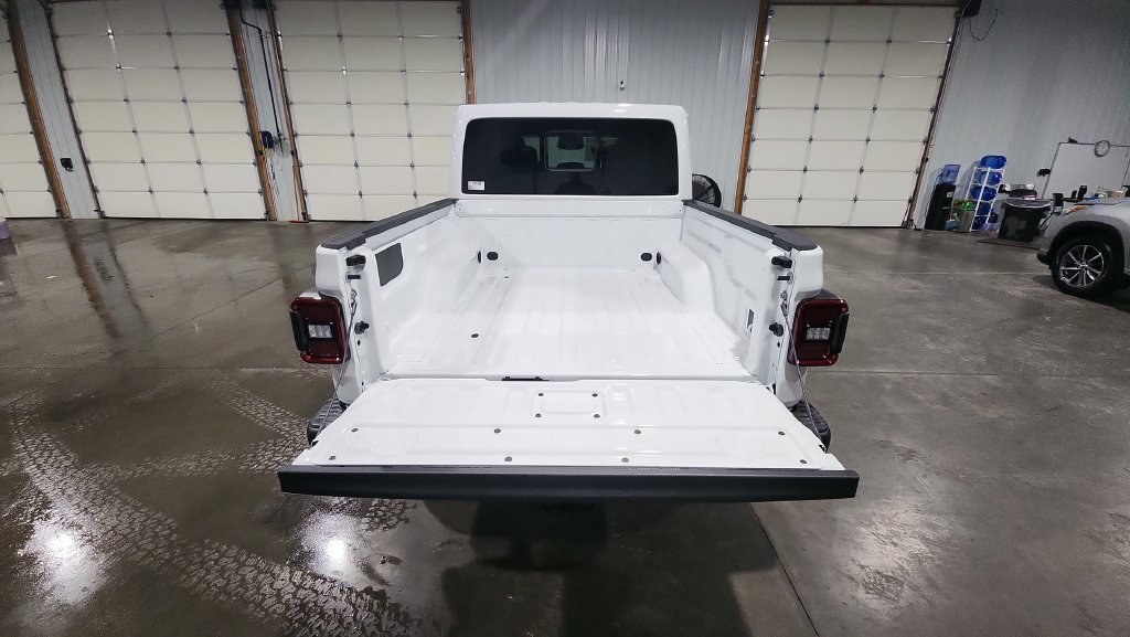 New 2026 Jeep Gladiator Mojave w/ Steel Bumper Group AWD/4WD image 27
