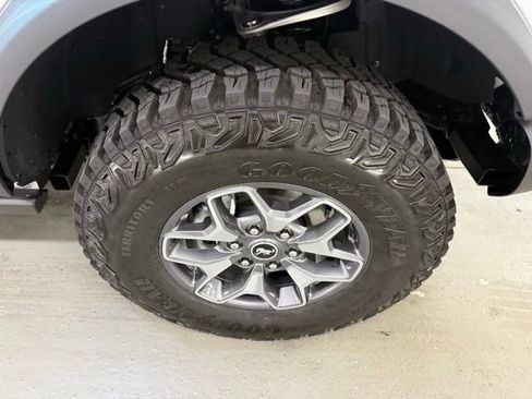 New 2025 Ford Bronco Badlands image 5