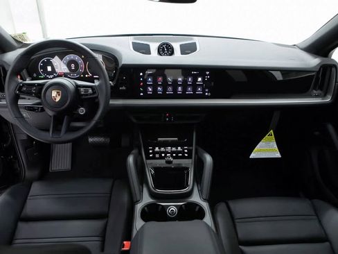Certified 2025 Porsche Cayenne image 13