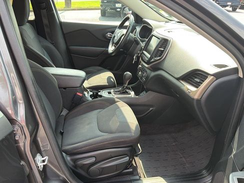 Used 2016 Jeep Cherokee Latitude FWD image 13