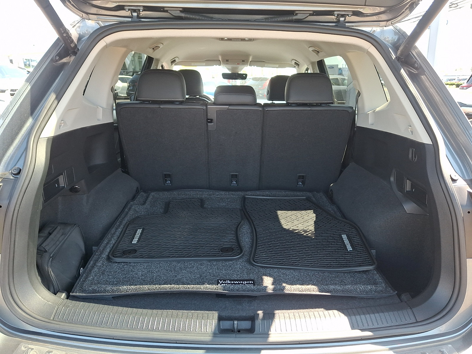 Used 2024 Volkswagen Tiguan SE AWD/4WD image 29