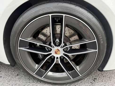 Certified 2025 Porsche 911 Carrera 4 GTS AWD/4WD image 9