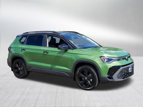 Certified 2025 Volkswagen Taos SE AWD/4WD image 8