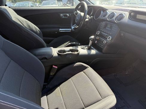 Used 2016 Ford Mustang Convertible RWD image 7
