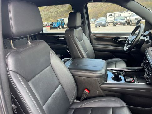 Used 2025 Chevrolet Suburban Z71 AWD/4WD image 10