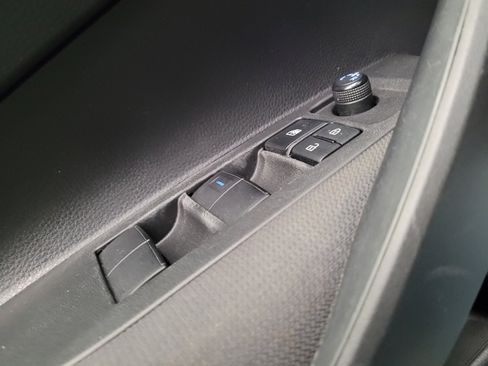 Used 2022 Toyota Corolla LE w/ Carpet Mat Package (TMS) FWD image 27
