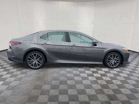 Used 2022 Toyota Camry XLE image 8