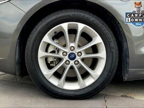 Used 2019 Ford Fusion Energi Titanium image 9