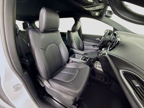 New 2026 Chrysler Pacifica Select image 27