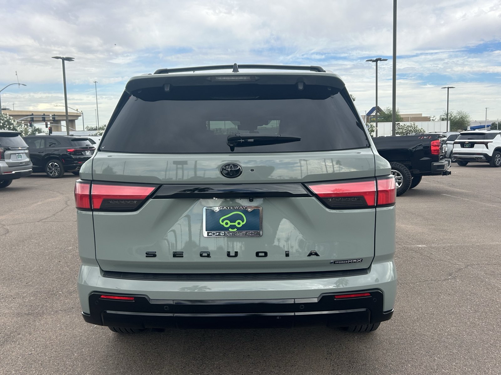Used 2025 Toyota Sequoia Platinum AWD/4WD image 4