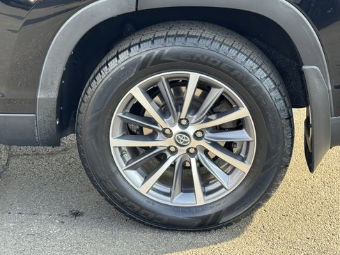 Used 2019 Toyota Highlander XLE image 47