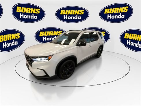 Certified 2025 Honda Pilot Black Edition image 4