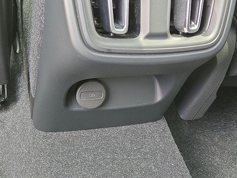 New 2026 Volvo XC40 B4 Core FWD image 16