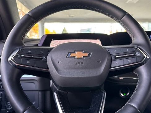 Used 2025 Chevrolet Suburban Premier image 25