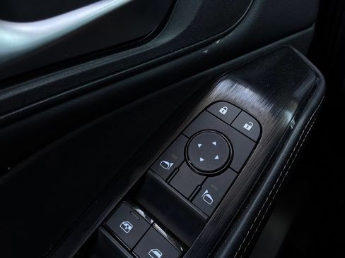 Used 2025 Nissan Rogue SV FWD image 23