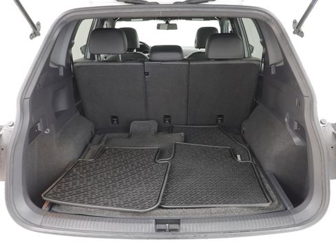 Used 2020 Volkswagen Tiguan SE R-Line image 17