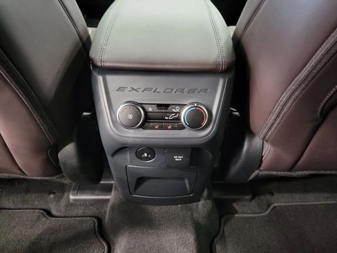 New 2026 Ford Explorer Platinum RWD image 40