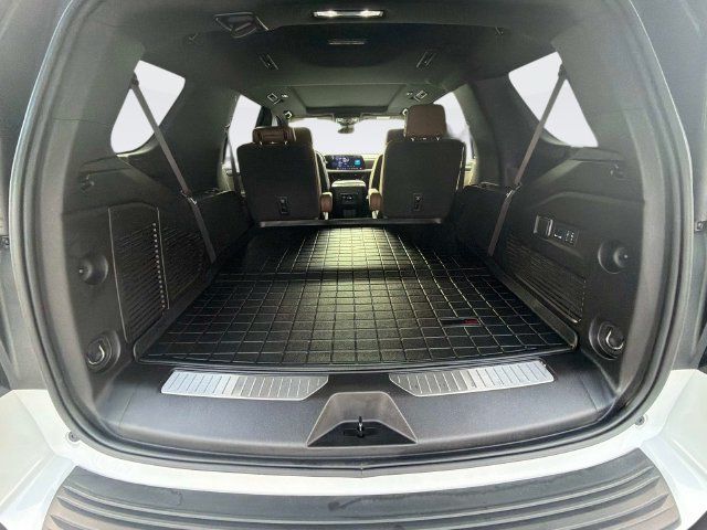 Used 2025 Chevrolet Tahoe High Country AWD/4WD image 12