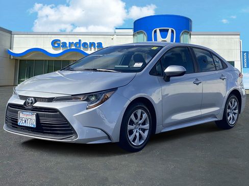 Used 2023 Toyota Corolla LE image 3