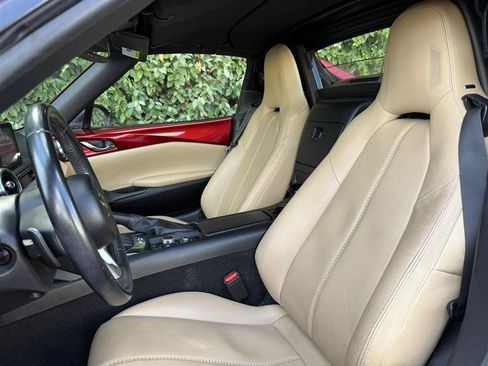 Used 2019 MAZDA MX-5 Miata RF Grand Touring RWD image 17
