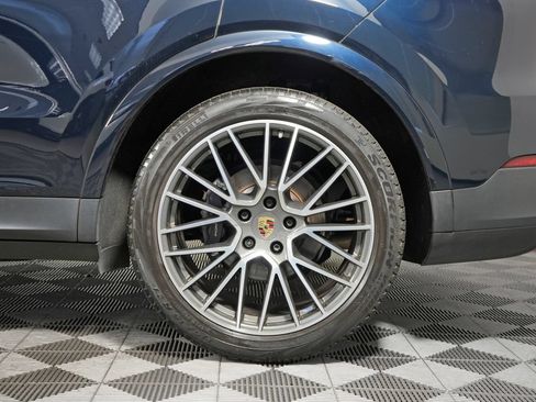 Certified 2023 Porsche Cayenne w/ Premium Package AWD/4WD image 13