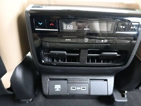 Used 2024 Acura MDX SH-AWD w/ Technology Package image 17