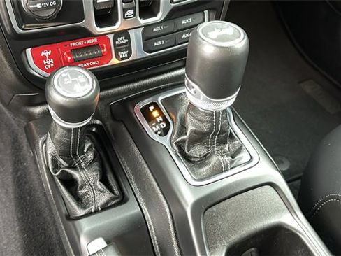 Used 2024 Jeep Wrangler Unlimited Rubicon 4xe image 19