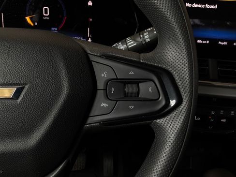 Used 2025 Chevrolet Trax LT FWD image 33
