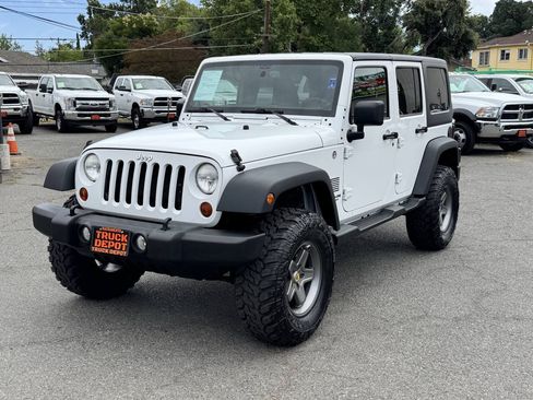 Used 2013 Jeep Wrangler Unlimited Sport AWD/4WD image 3