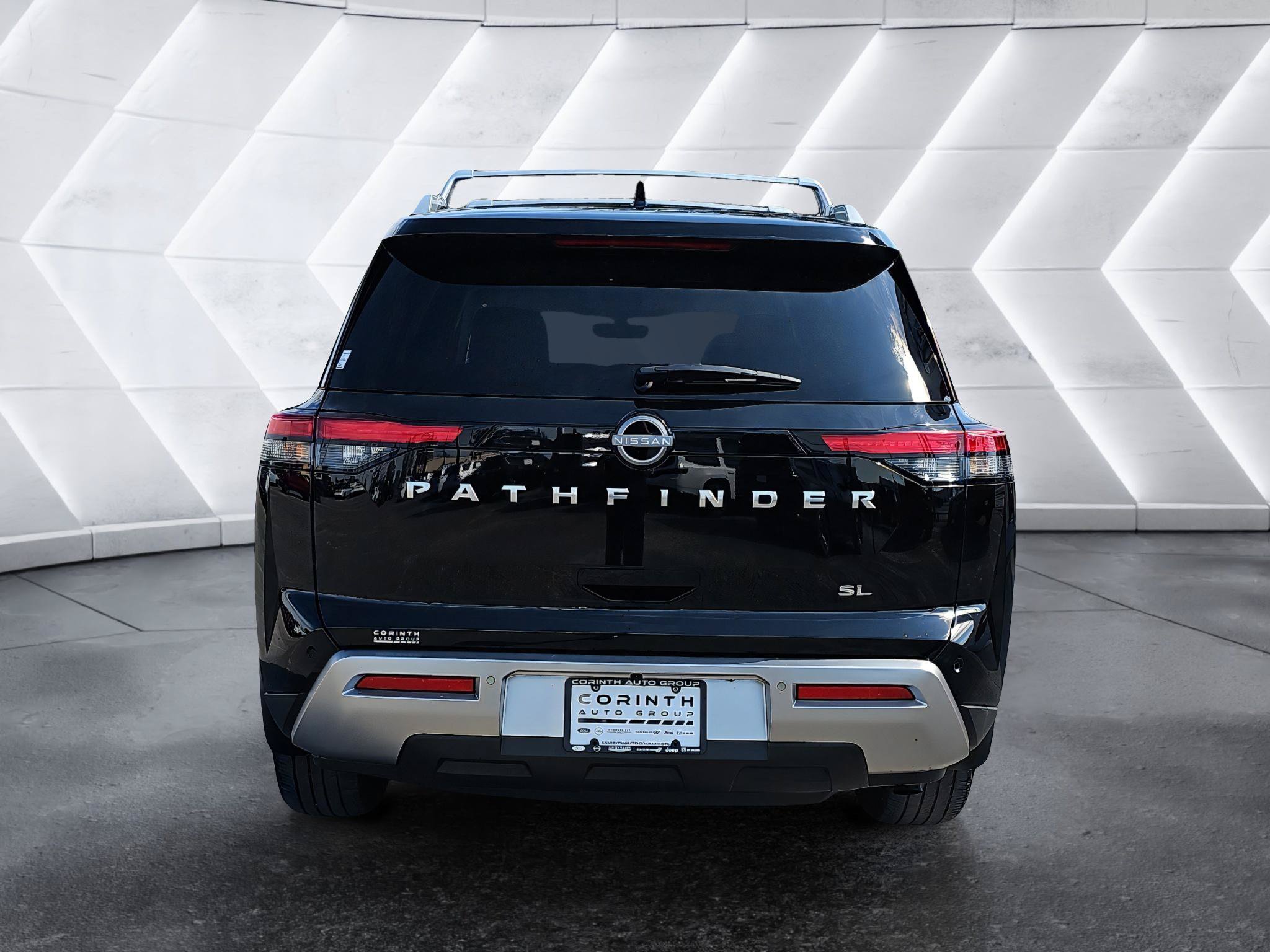 Used 2024 Nissan Pathfinder SL w/ Cargo Package FWD image 6