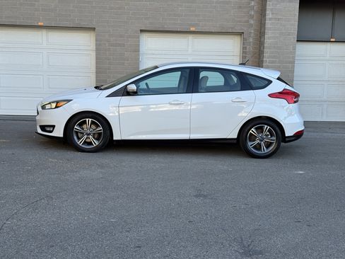 Used 2016 Ford Focus SE image 2
