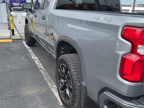 Used 2020 Chevrolet Silverado 1500 Custom w/ Custom Value Package AWD/4WD image 4