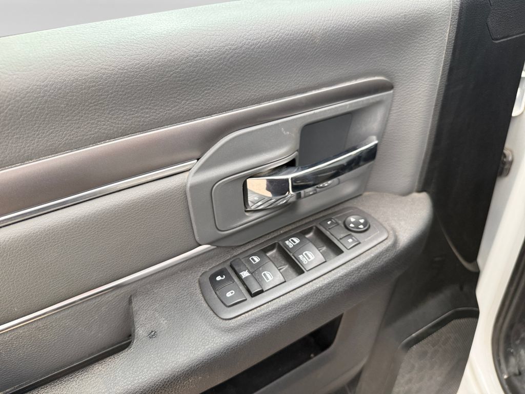 Used 2022 RAM 1500 Classic SLT AWD/4WD image 18