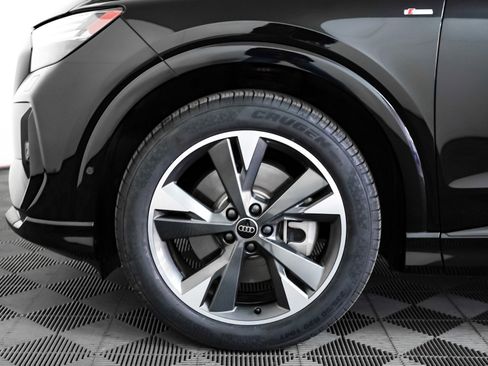 Used 2024 Audi Q4 e-tron Prestige w/ Black Optic Package image 6