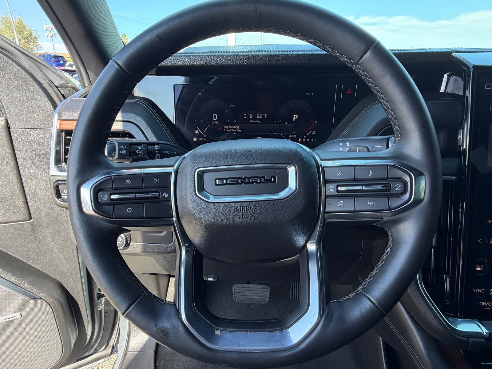 Used 2025 GMC Yukon XL Denali RWD image 21