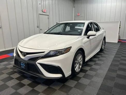 Used 2024 Toyota Camry SE FWD image 6