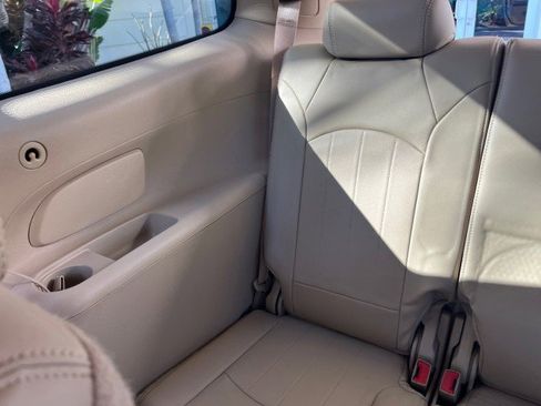 Used 2011 Buick Enclave CXL image 40