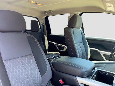 Used 2023 Nissan Titan SV w/ SV Convenience Package RWD image 27